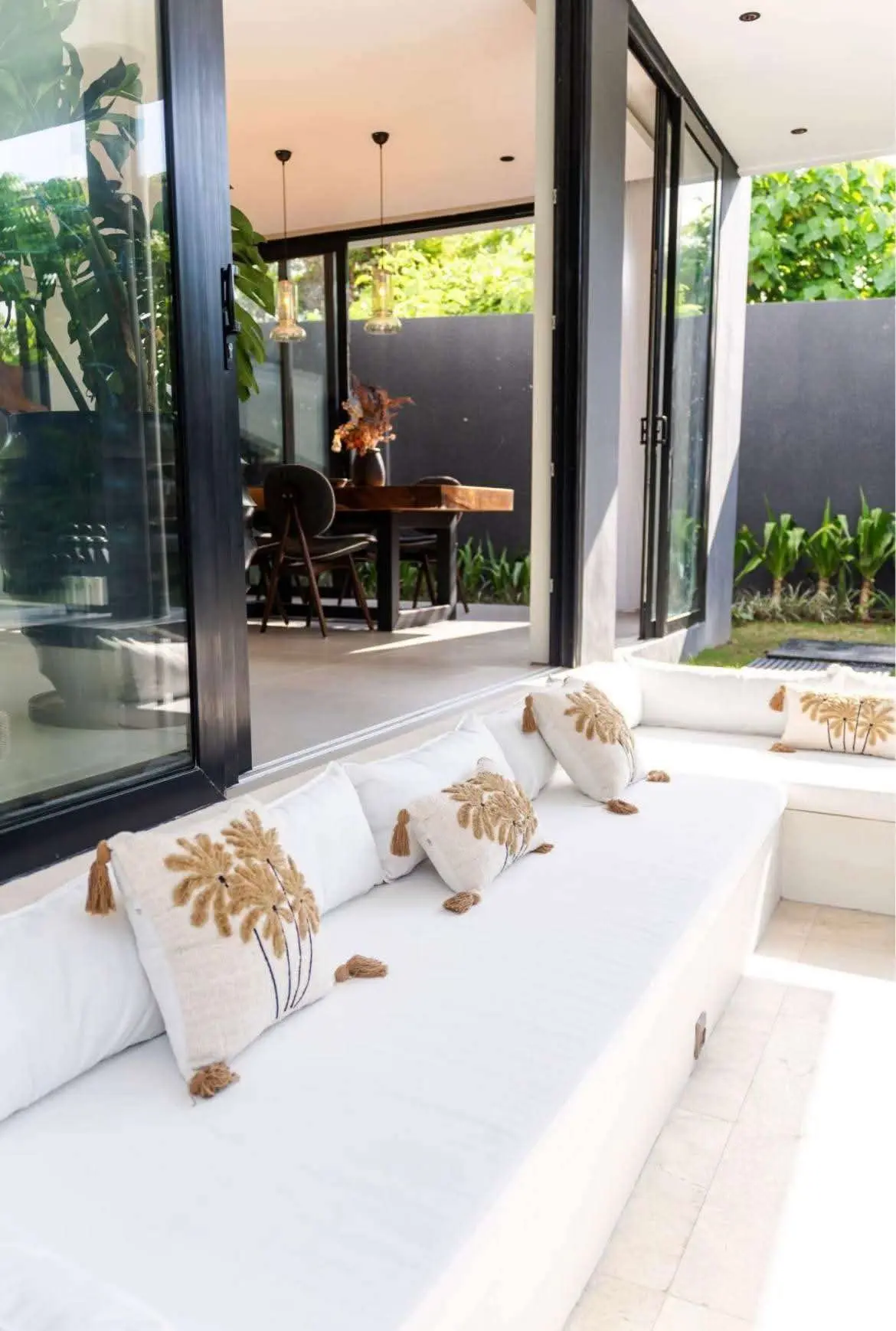 Pererenan 5-bedroom — image 3