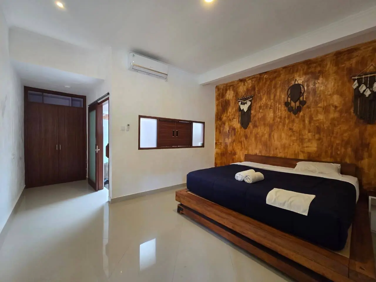 Guest House For Rent 10 Room In Kerobokan ST-3548 — image 1