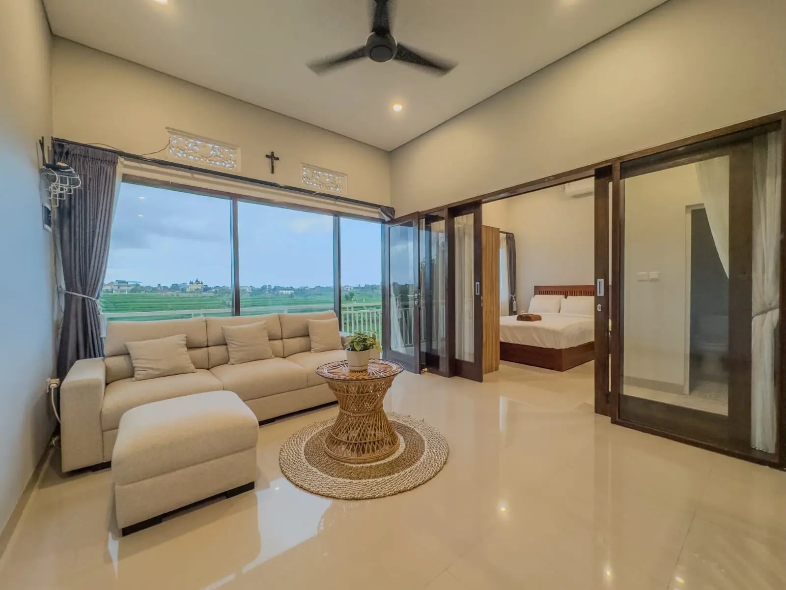 3BR Modern Villa with rice field views at Canggu — image 3