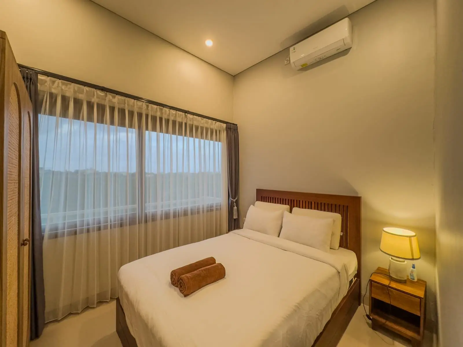 3BR Modern Villa with rice field views at Canggu — image 2