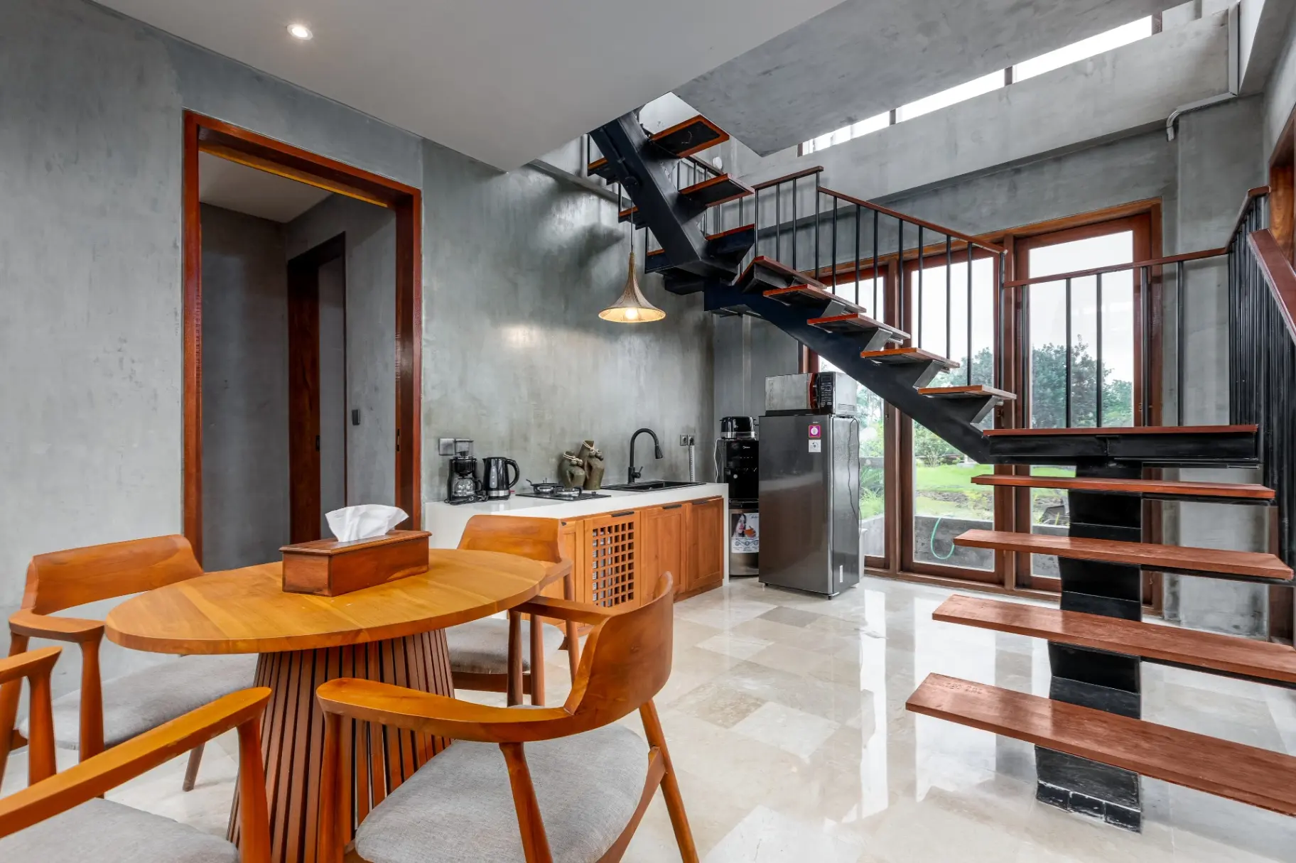 4BR Villa with Rooftop Ocean & Rice Field Views — image 4