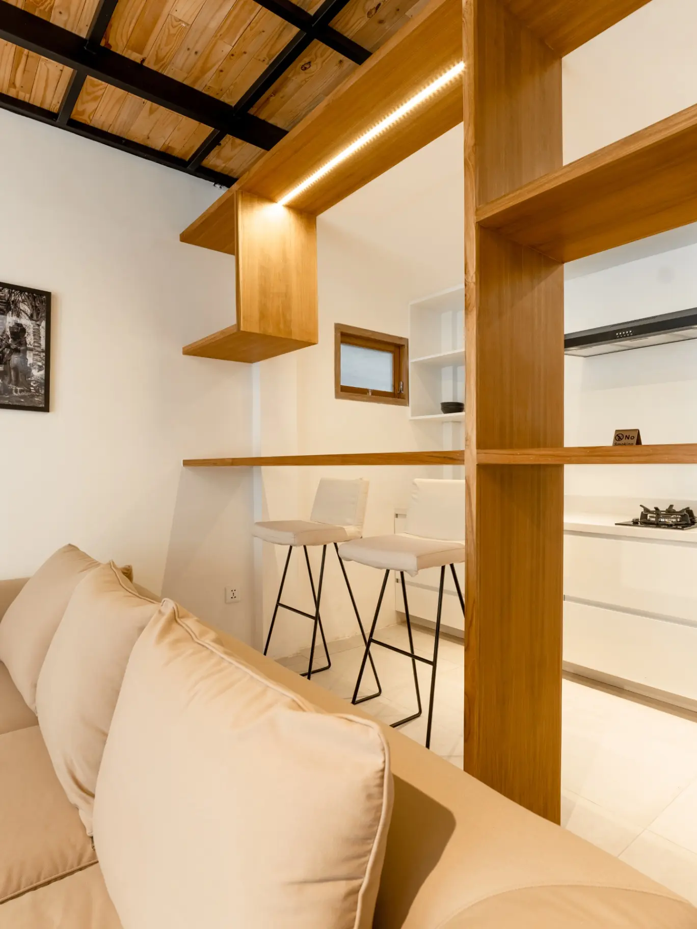 Chic 1BR Loft in Prime Location — image 4