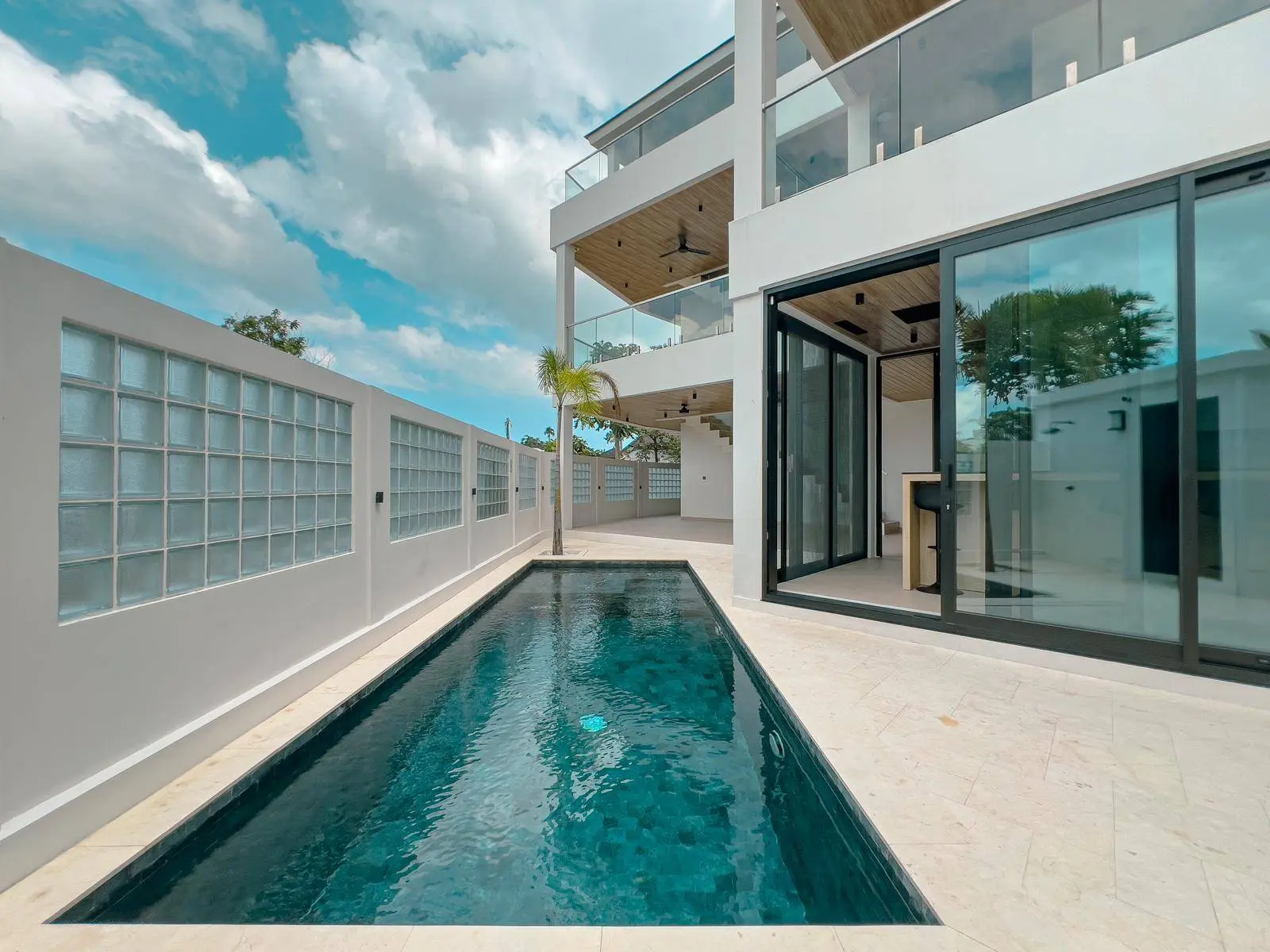 Ultra-Modern 5BR Smart Luxury Villa