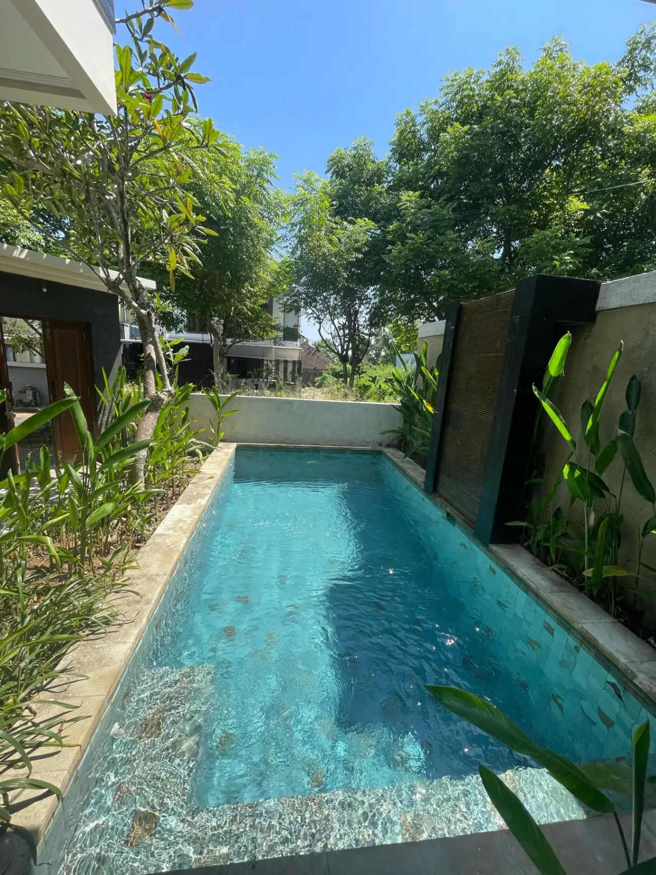 DO 378- FOR RENT VILLA JIMBARAN CONTEMPORARY STYLE ONE GATE SYSTEM N