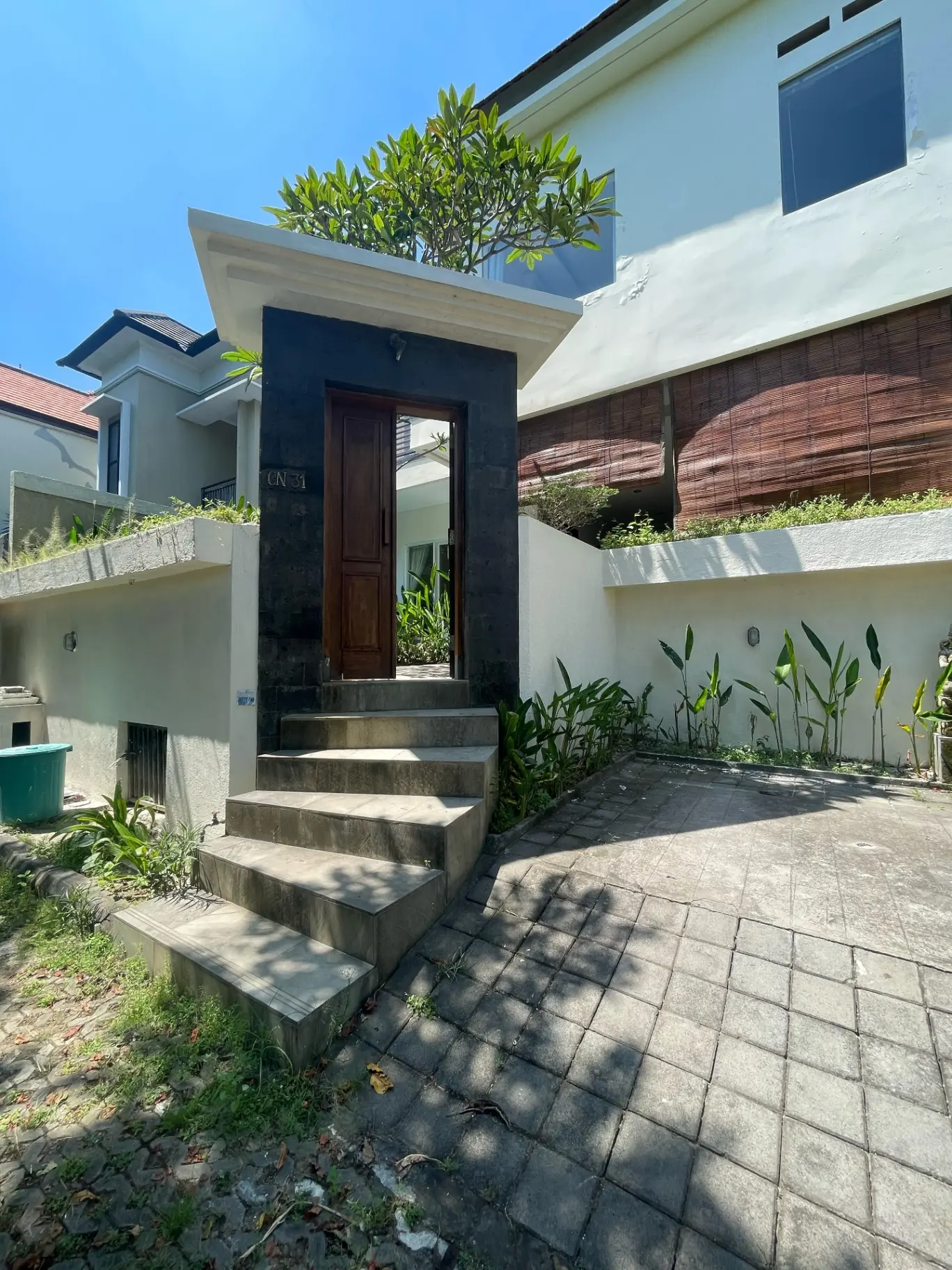 DO 378- FOR RENT VILLA JIMBARAN CONTEMPORARY STYLE ONE GATE SYSTEM N — image 1