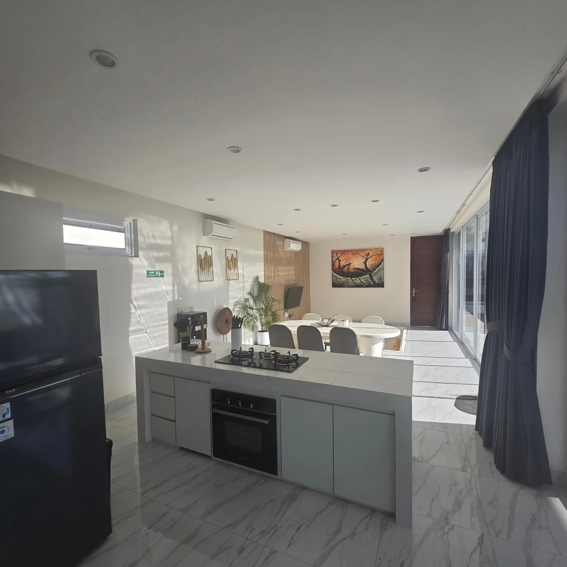 4BR Modern Villa w/ Rooftop & Pool — image 1