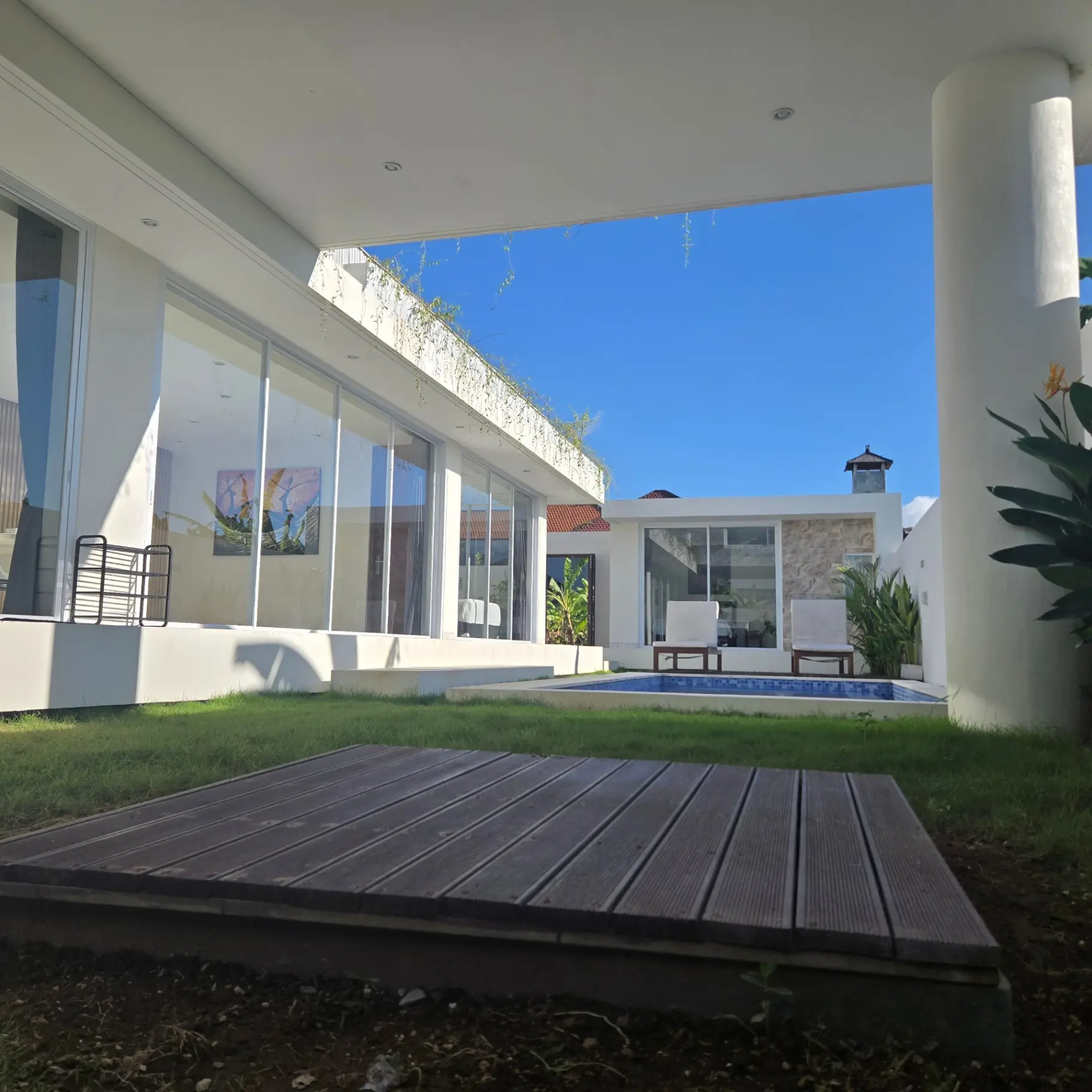 4BR Modern Villa w/ Rooftop & Pool — image 4