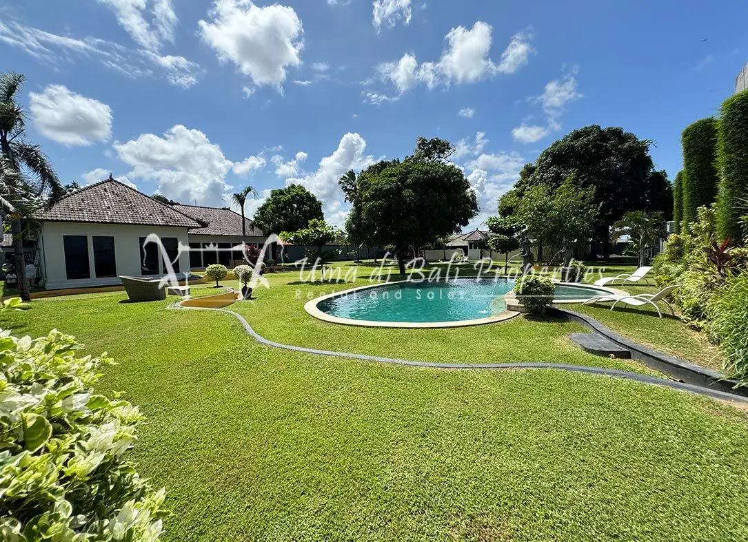BIG GARDEN 3BR VILLA FOR RENT AT KEROBOKAN | IP 374