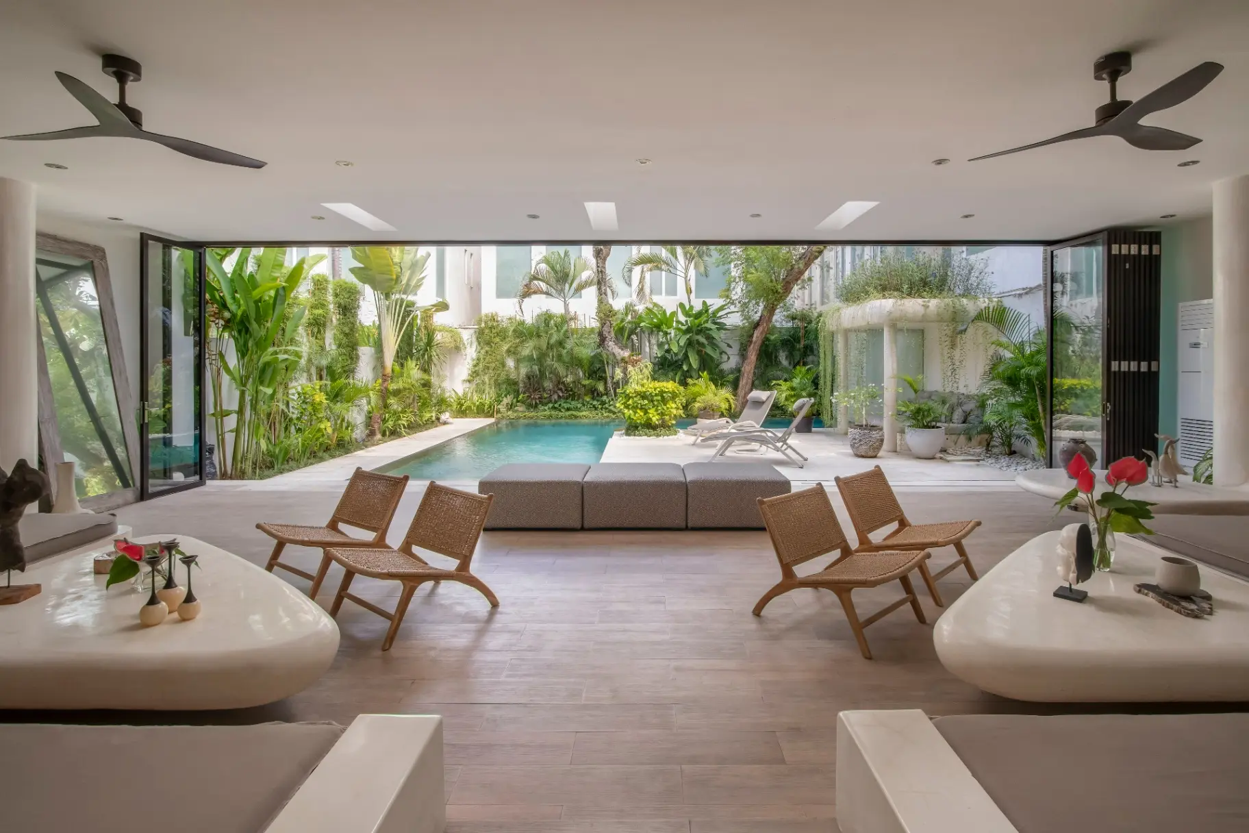 Price Drop - 5BR Luxury Villa By The Sea — image 4