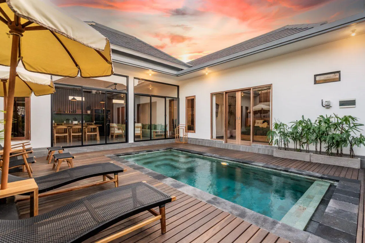 Escape to Luxury: 3 Bedrooms Villa Brueys in Prime Canggu! — image 1