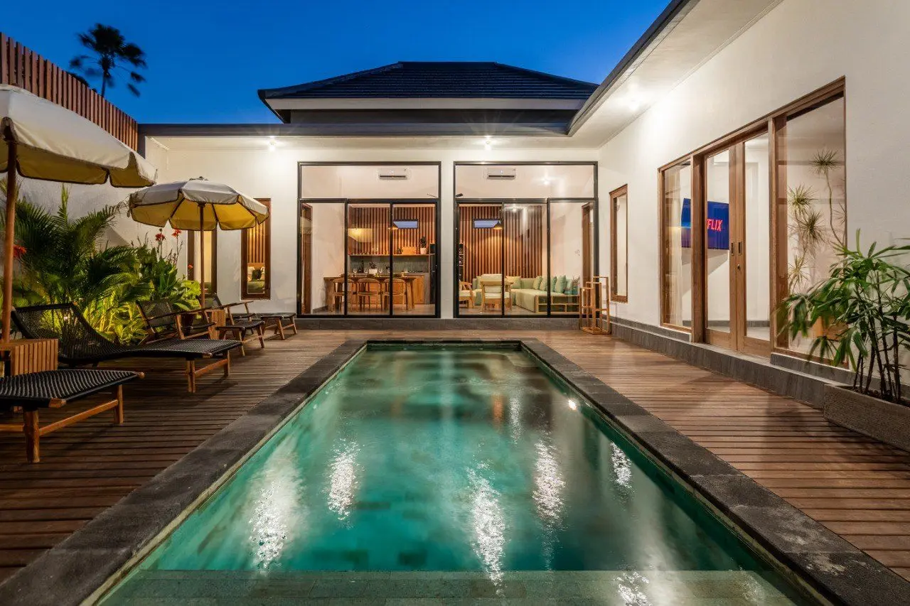 Escape to Luxury: 3 Bedrooms Villa Brueys in Prime Canggu!