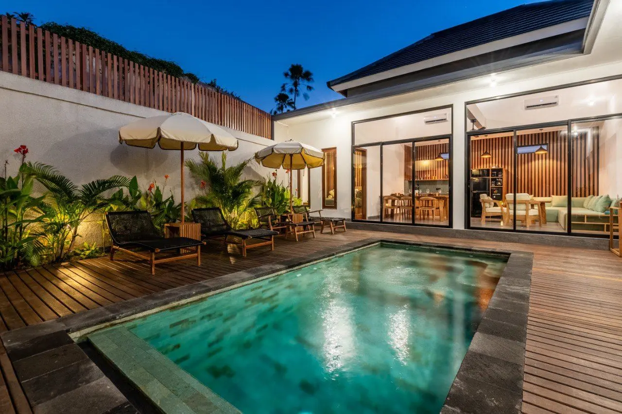 Escape to Luxury: 3 Bedrooms Villa Brueys in Prime Canggu! — image 2