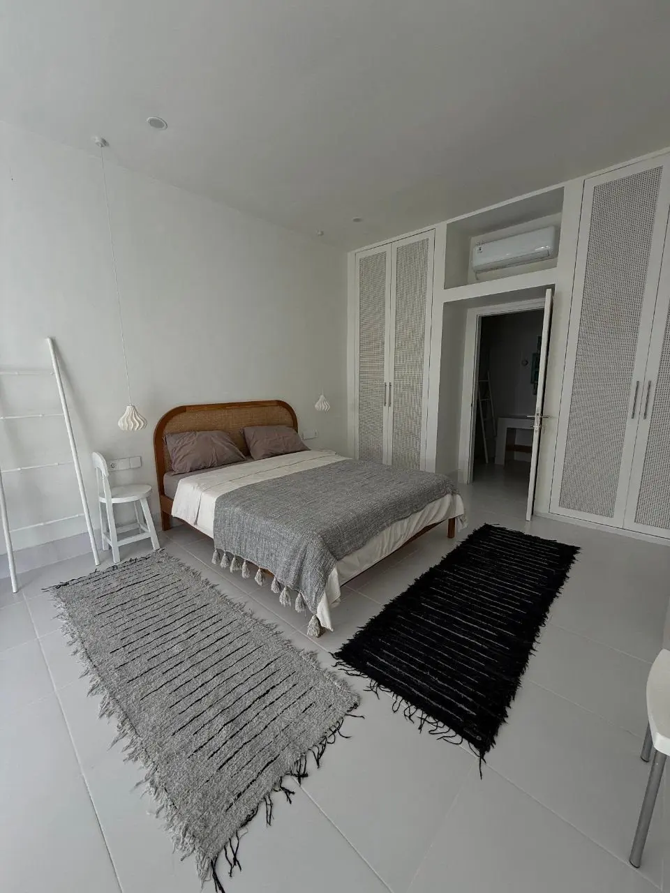 White Studio House — image 2