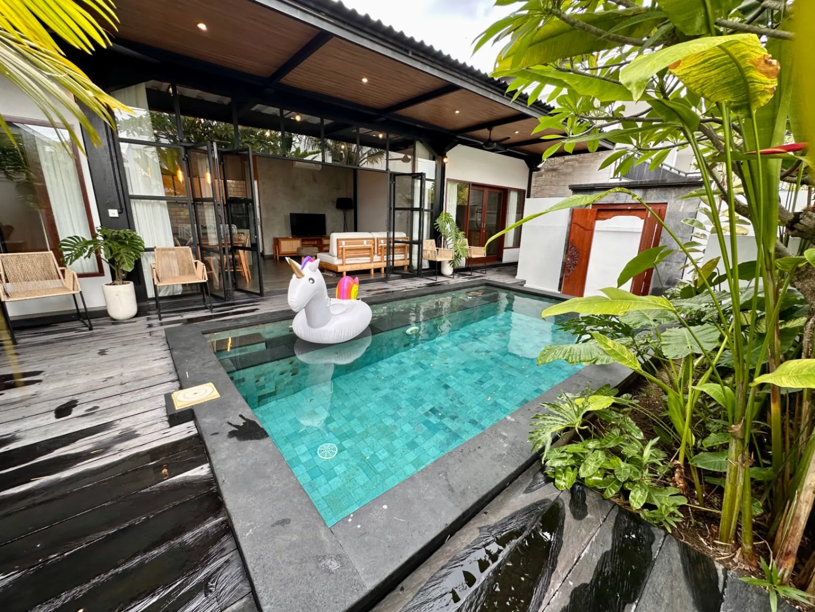 Modern Tropical 2 Bed 2 Bath in center Canggu — image 3