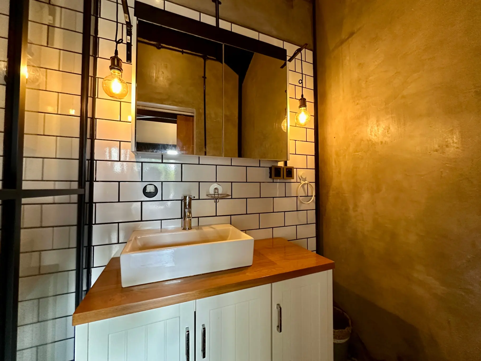 Modern Tropical 2 Bed 2 Bath in center Canggu — image 1