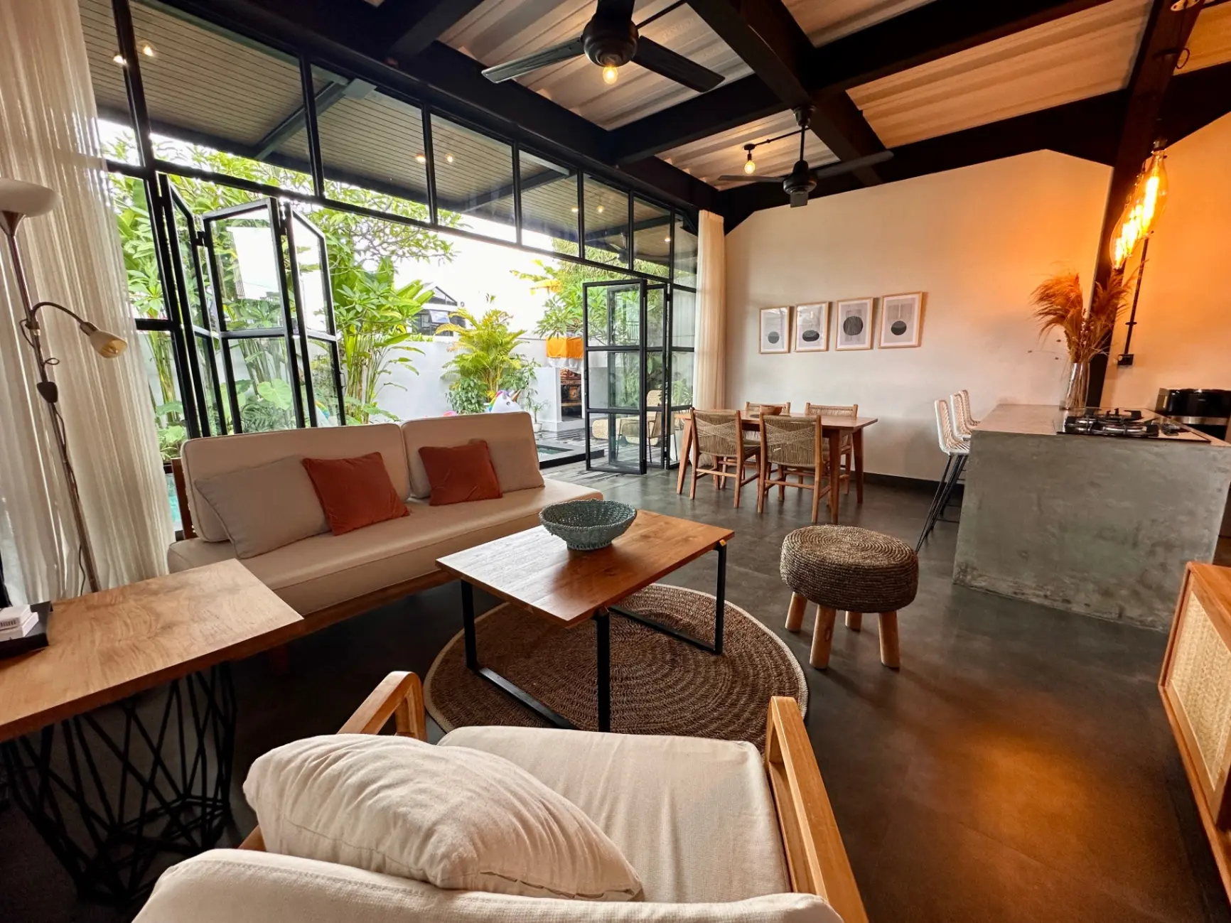 Modern Tropical 2 Bed 2 Bath in center Canggu — image 4