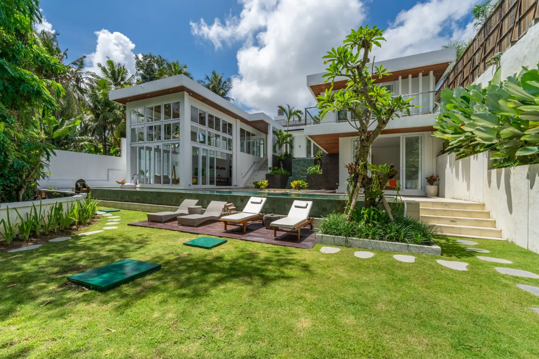 Villa Nove – Huge 5 Bedroom Brand New Modern Villa with Jungle View Near Nuanu
