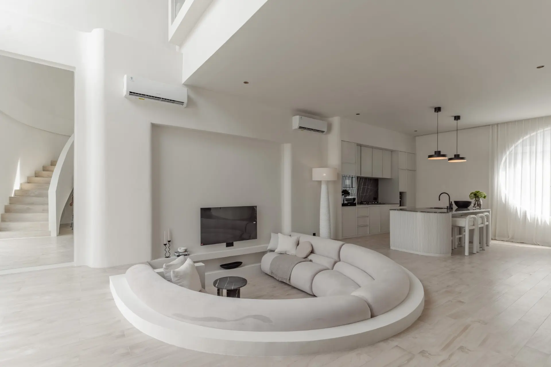 Refined Minimalist Villa in Umalas - LEASEHOLD UP TO 2016 — image 1