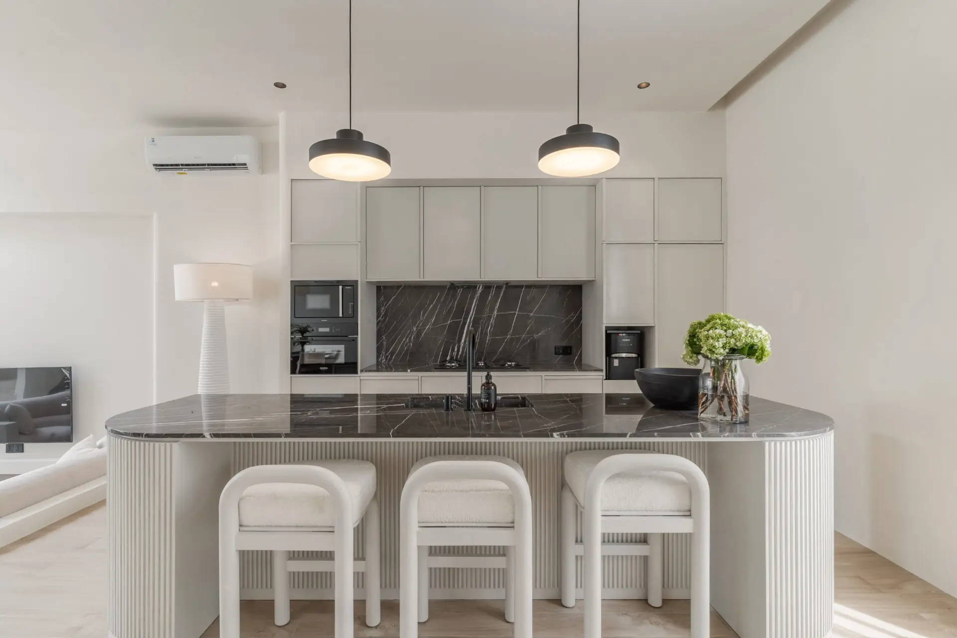 Refined Minimalist Villa in Umalas - LEASEHOLD UP TO 2016 — image 4