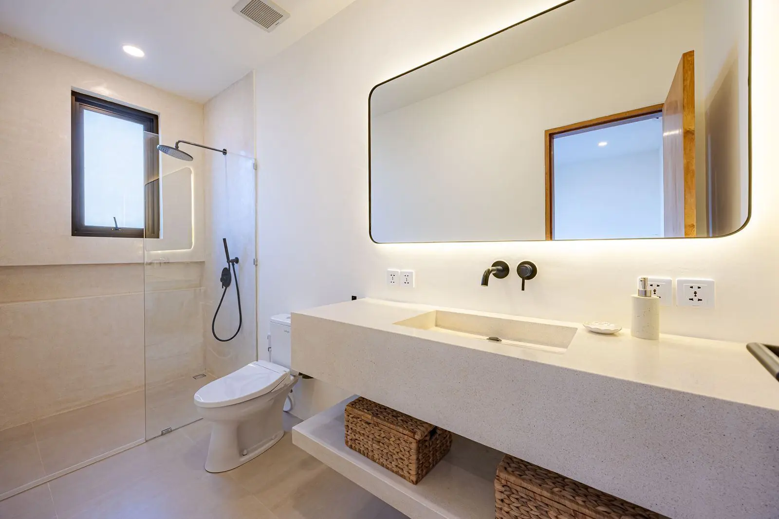 seseh-munggu 2 bedroom with rooftop — image 1