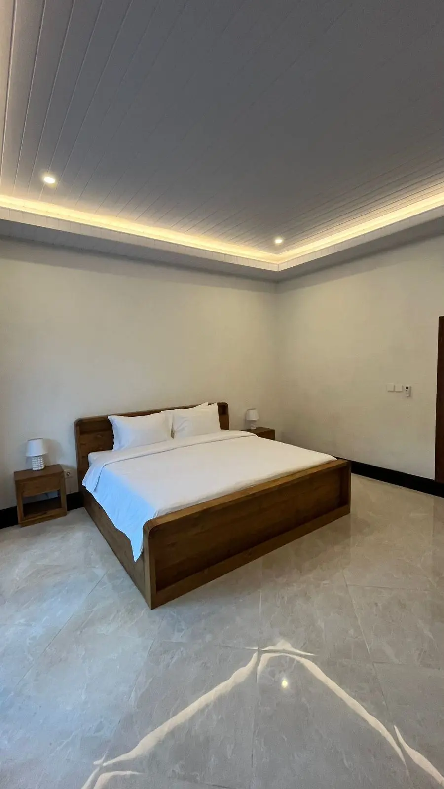 One bedroom — image 1