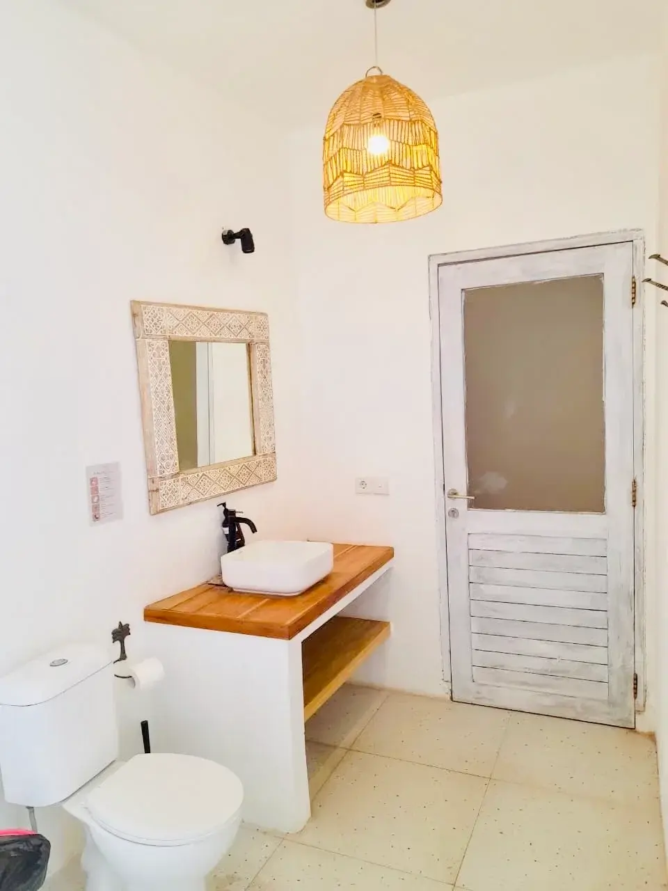 3 BEDROOM JOGLO STYLE VILLA IN PADANG LINJONG CANGGU — image 4