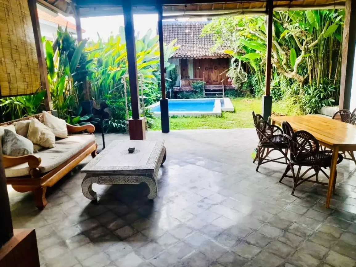 3 BEDROOM JOGLO STYLE VILLA IN PADANG LINJONG CANGGU — image 1