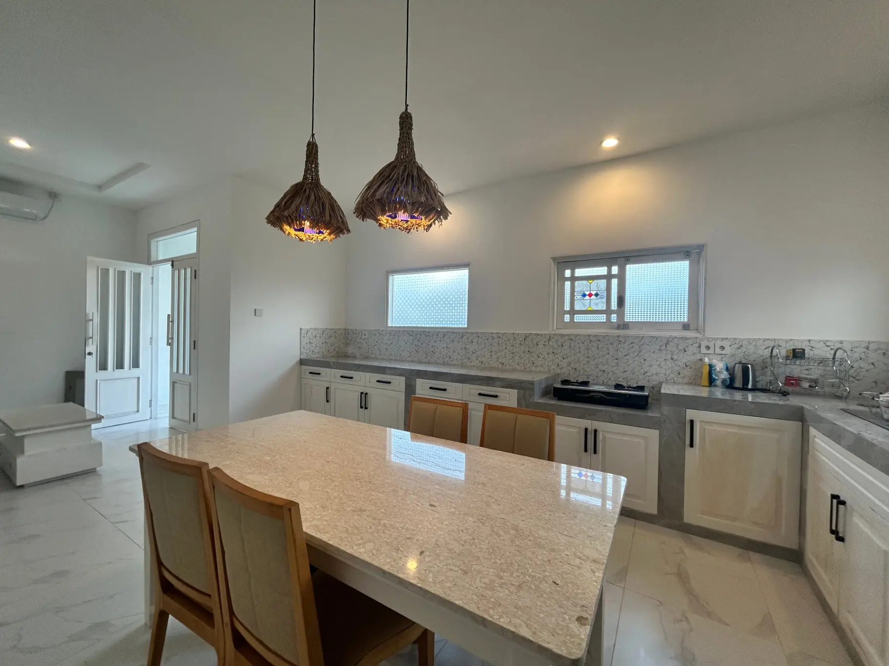 Modern 2BR Villa with Rice Paddy Views — image 4