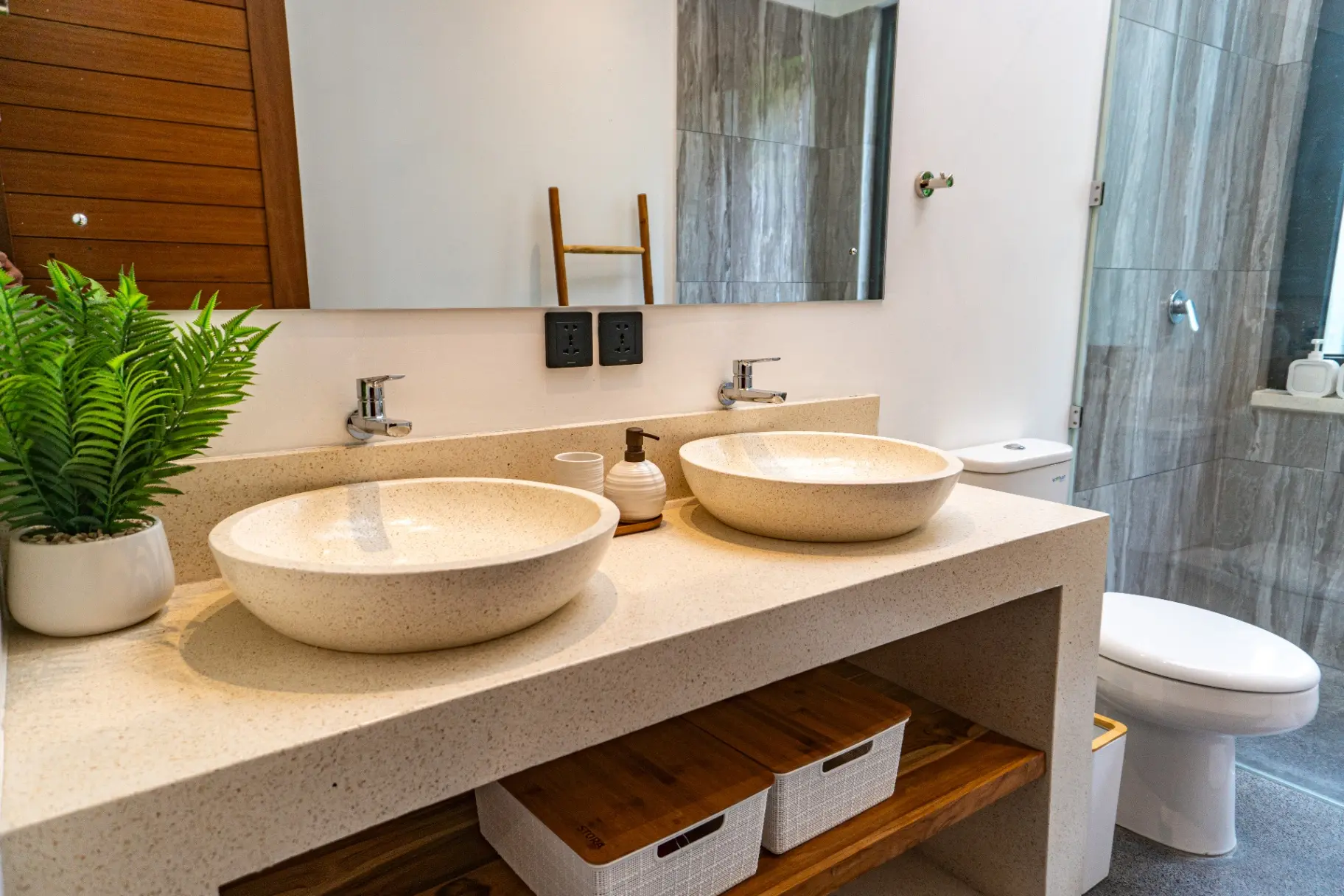 Modern 2BR Villa w/ Pool & Garden — image 4