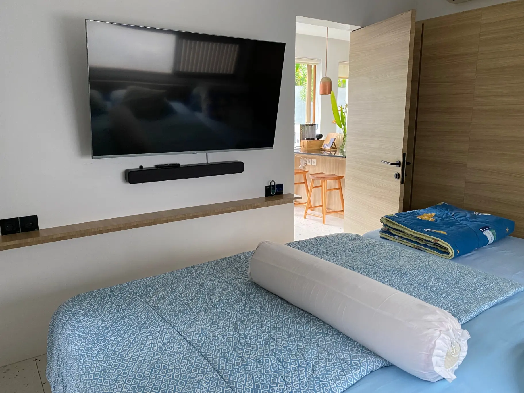 Villa MK House – 4-Bedroom Villa + 1 Office Room with Homey Vibes in Kedungu!! — image 3