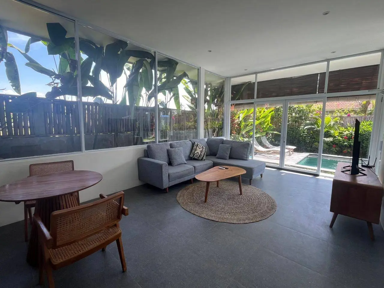 Pet Friendly | 1 BR | Seseh — image 2