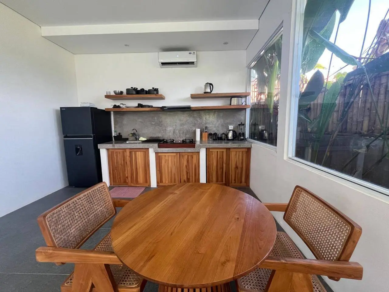 Pet Friendly | 1 BR | Seseh — image 3
