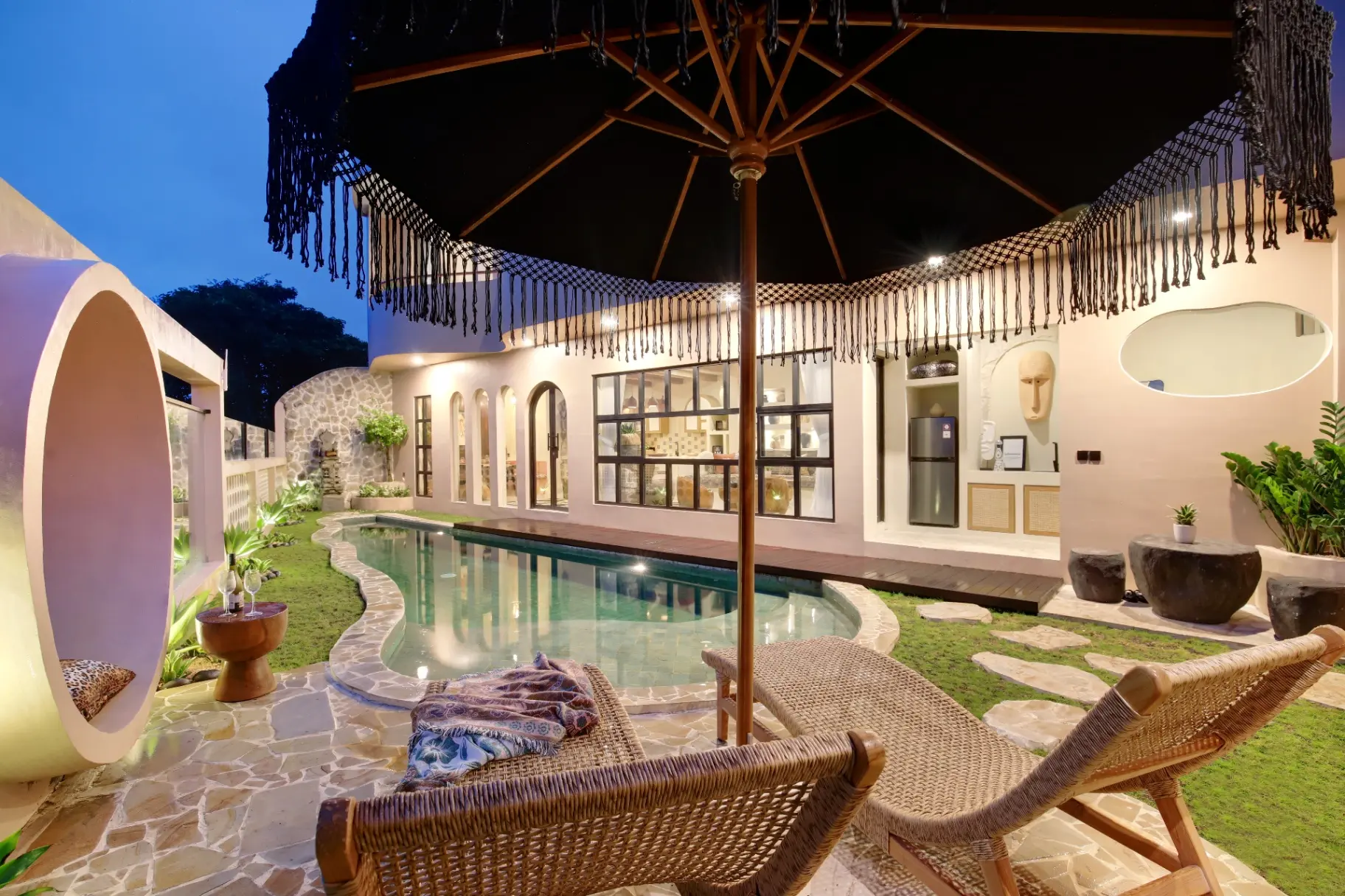 Villa Ayoun Canggu 3BR Luxury Tumbak Bayuh Nth Pererenan w/stunning pool & view — image 4
