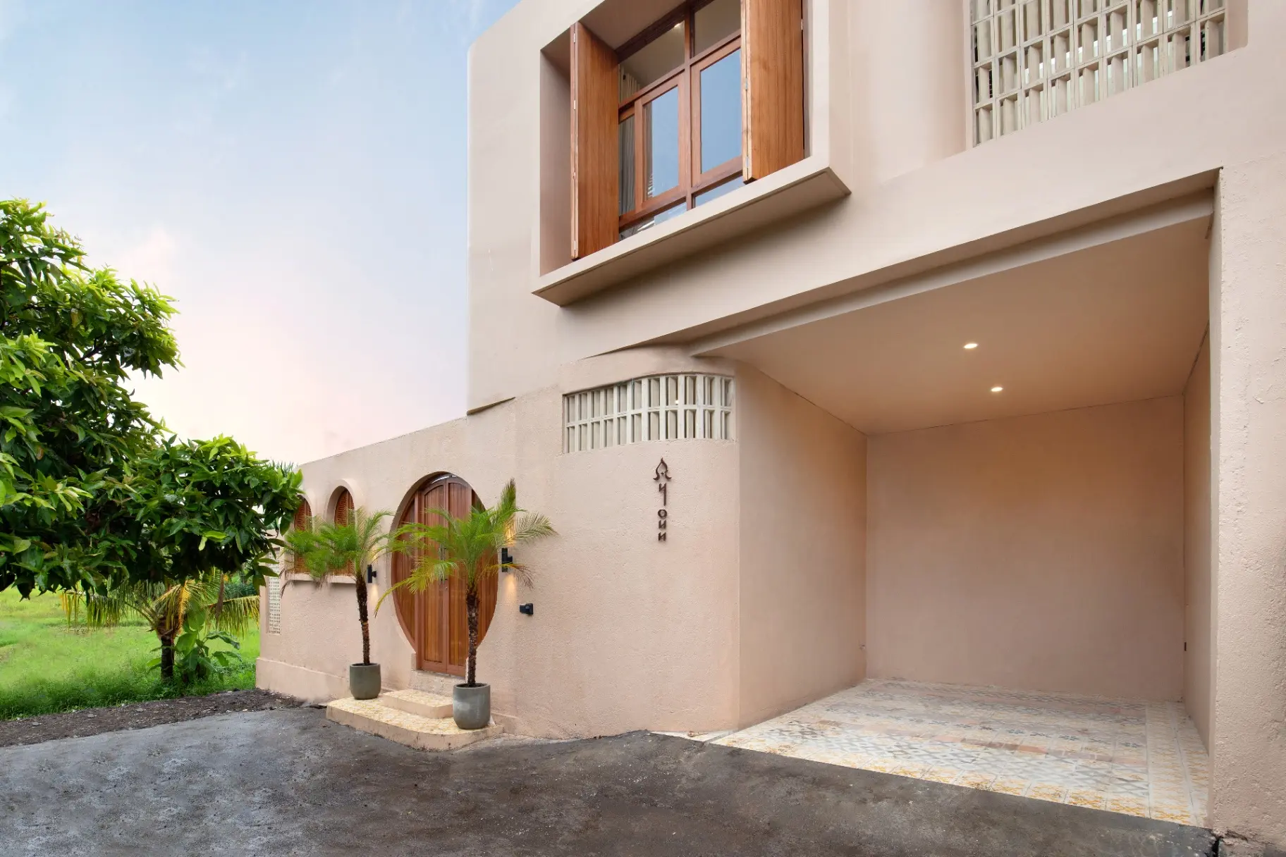Villa Ayoun Canggu 3BR Luxury Tumbak Bayuh Nth Pererenan w/stunning pool & view — image 2