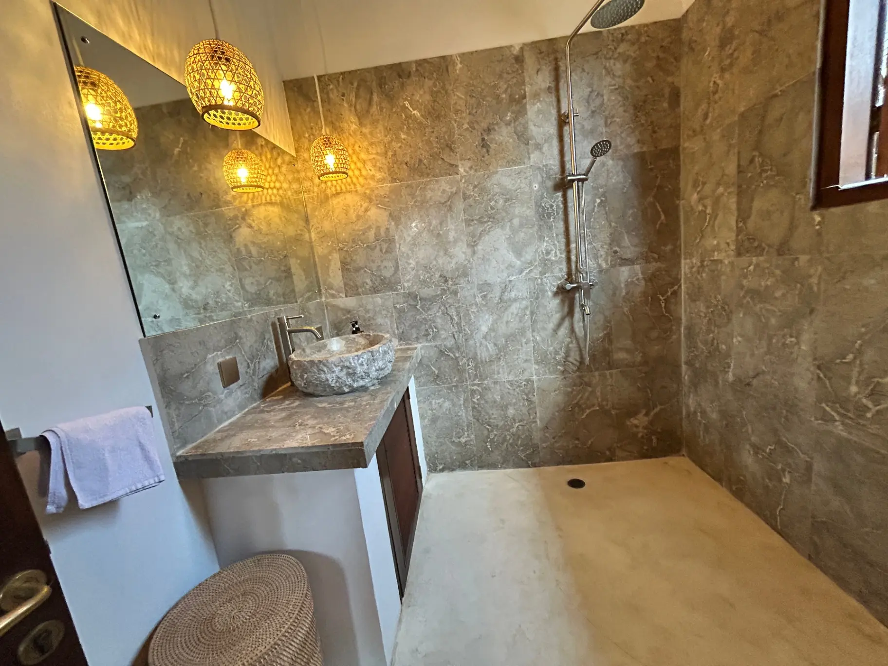 Minimalist Studio Apartment w/ Pool — image 4
