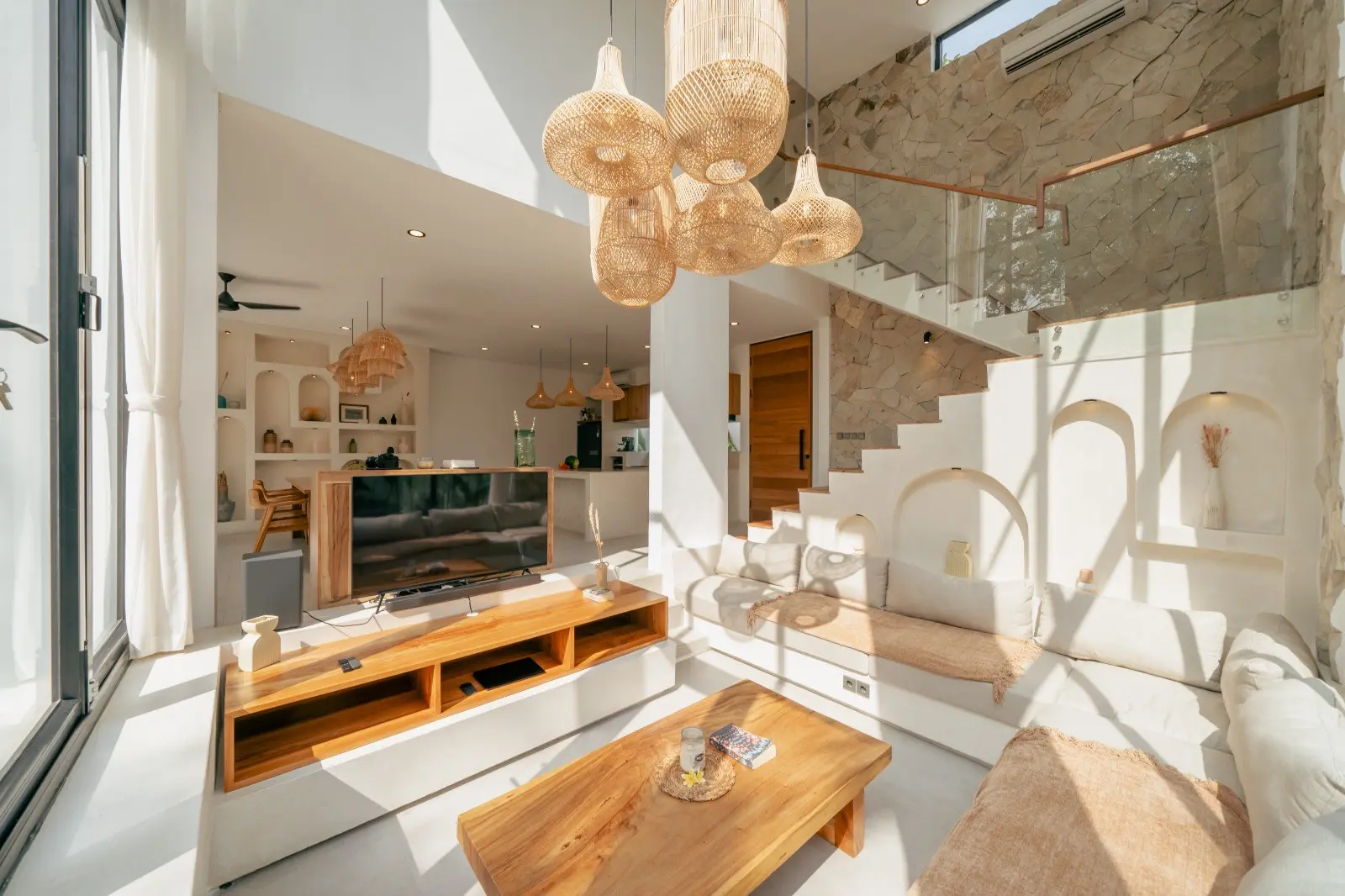 2-Bedroom Villa Retreat with Lush Views in Cepaka — image 1