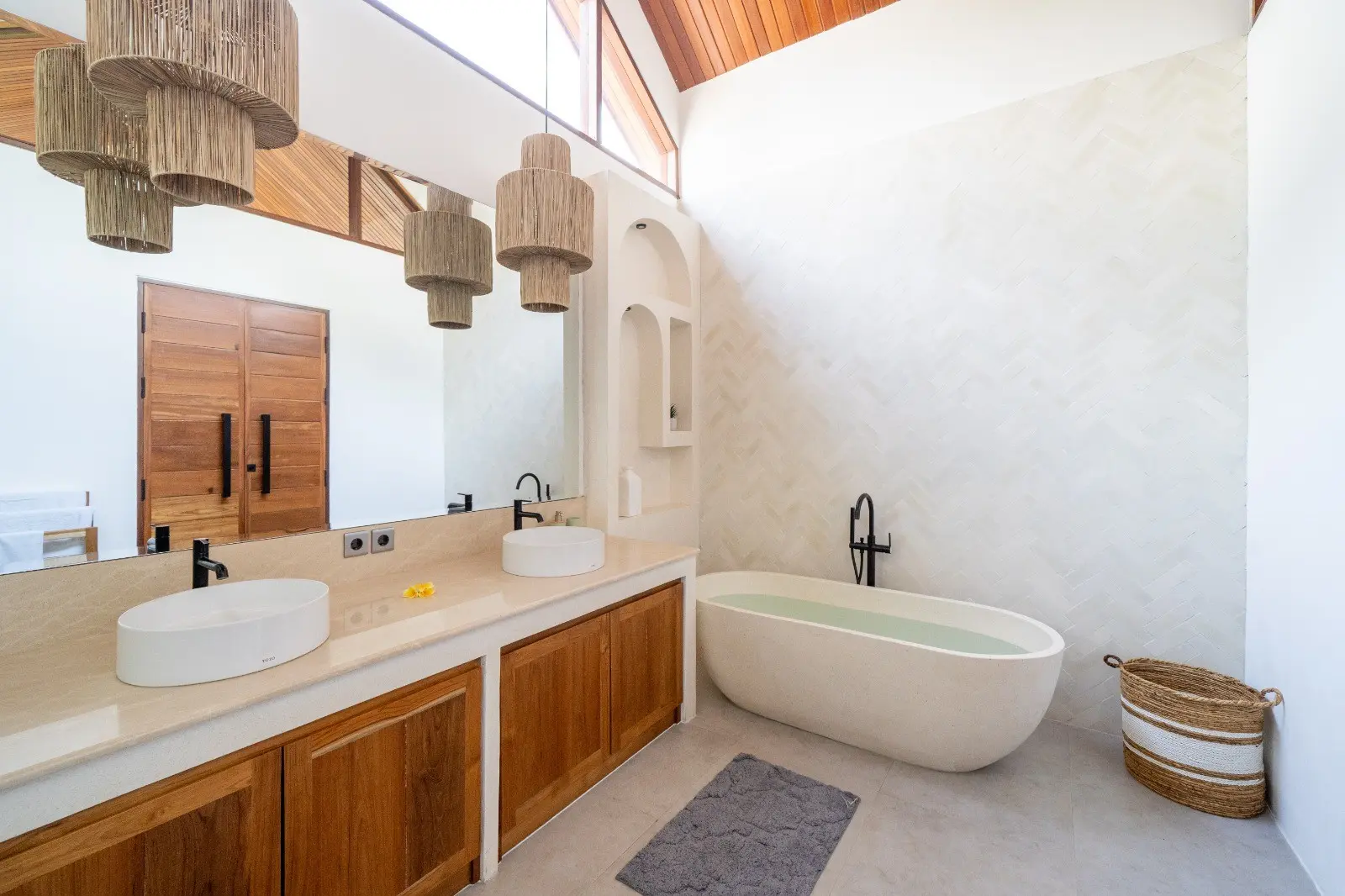 2-Bedroom Villa Retreat with Lush Views in Cepaka — image 3