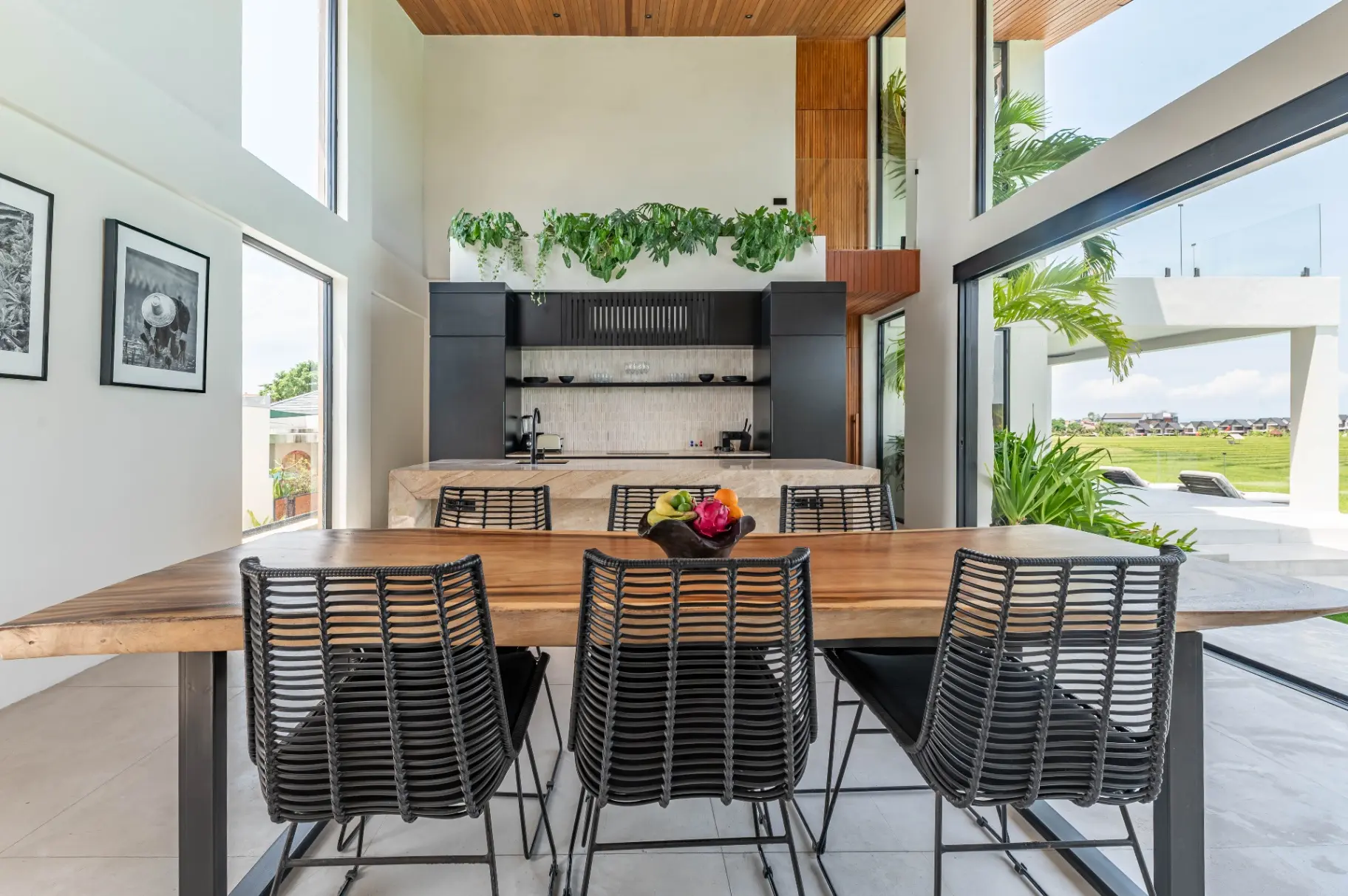 BEST PADDY VIEWS VILLA in CANGGU - BABAKAN - Monthly Rental — image 2