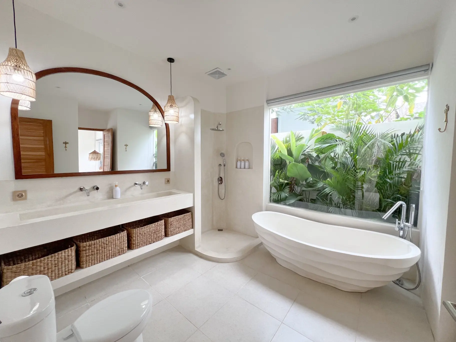 Balangan Pool Villa with Rooftop Terrace — image 3