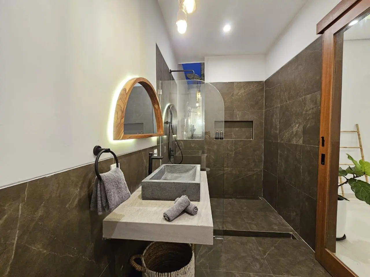 2BR Villa with Garden at Tibubeneng Canggu — image 4