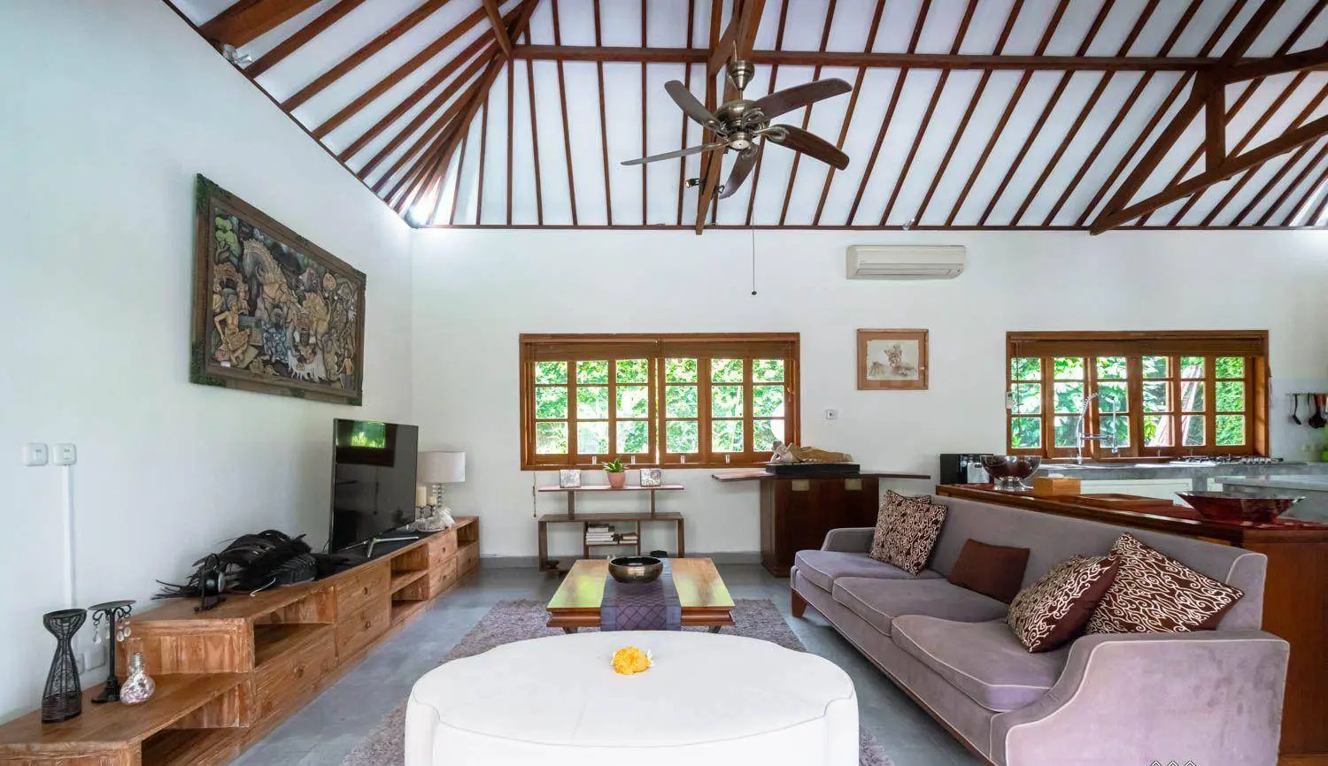 3 Bedroom Villa - Batu Bolong — image 4