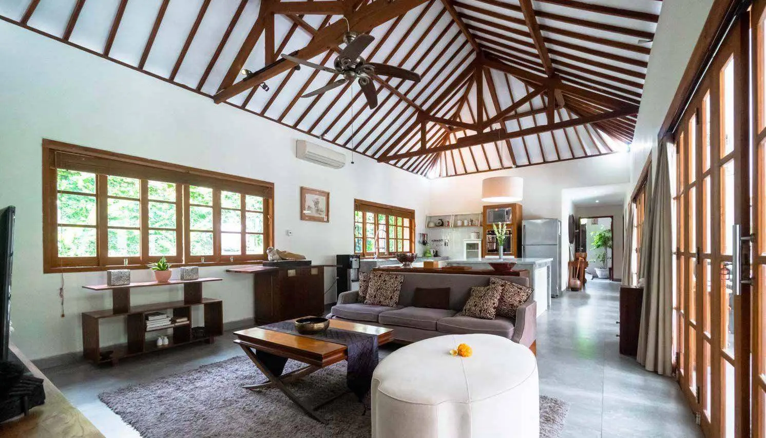 3 Bedroom Villa - Batu Bolong — image 1