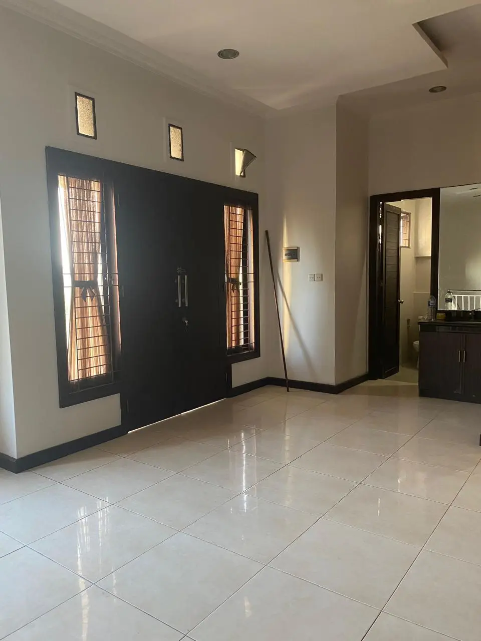 DO 452-FOR RENT RENOVATED HOUSE UNFURNISHED LOCATED AT PRIME AREA NUSA DUA — image 2