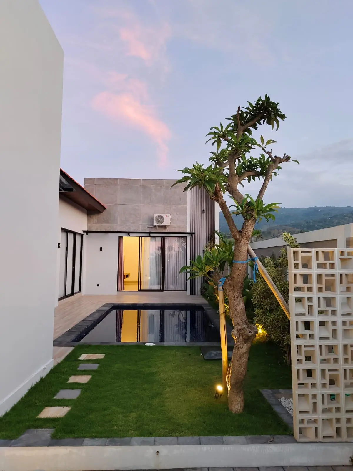 FOR SALE 3 BEDROOMS VILLA -LOVINA — image 4