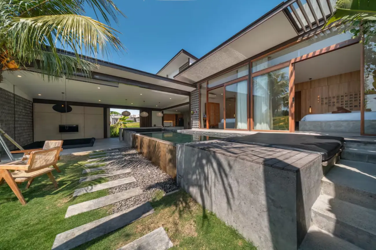 3 BR CEMAGI Designer Villa Ricefield view 1 minutes by the ocean — image 1