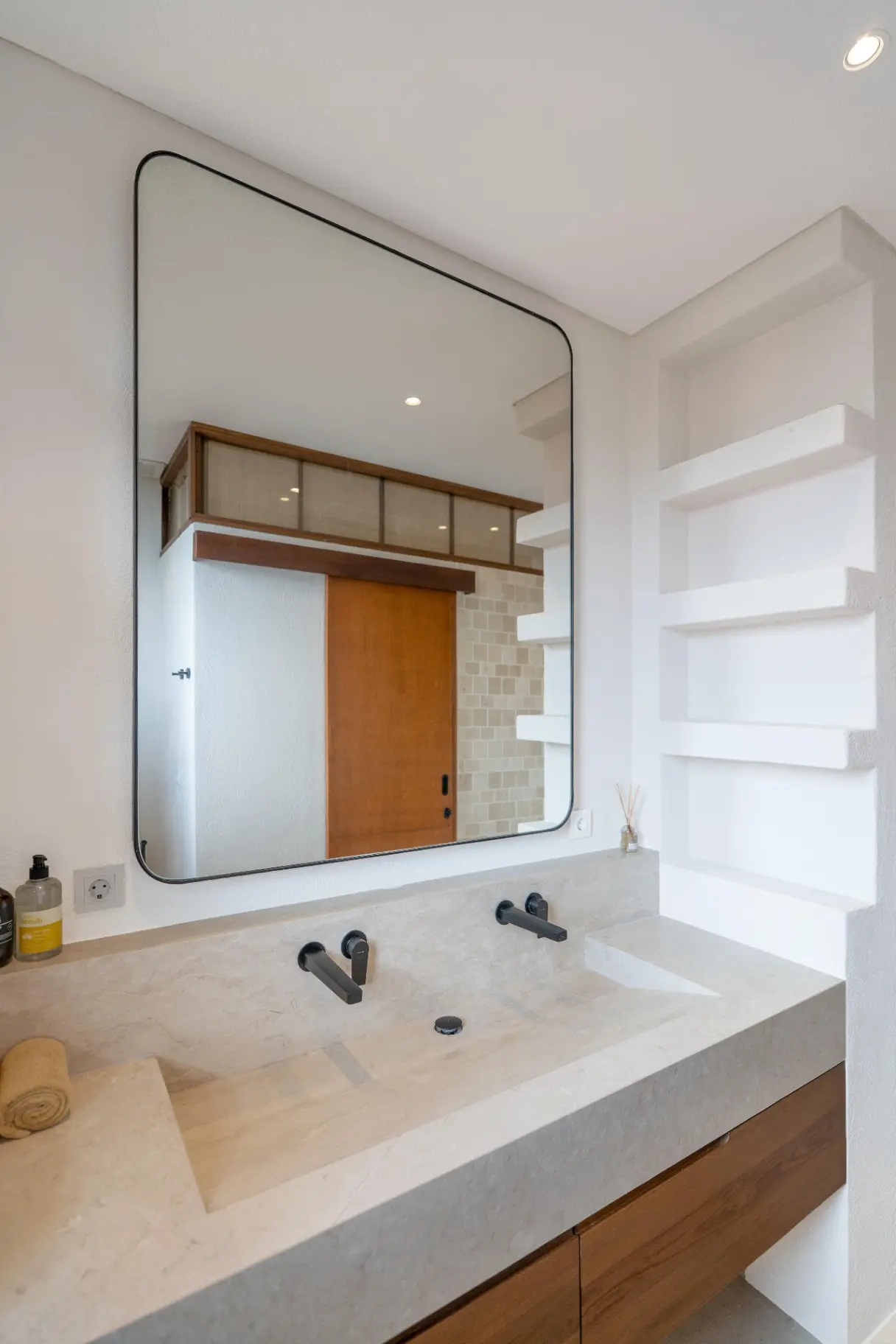 Villa Nilla # 9 – Modern Comfort with Enclosed Living in Canggu — image 1