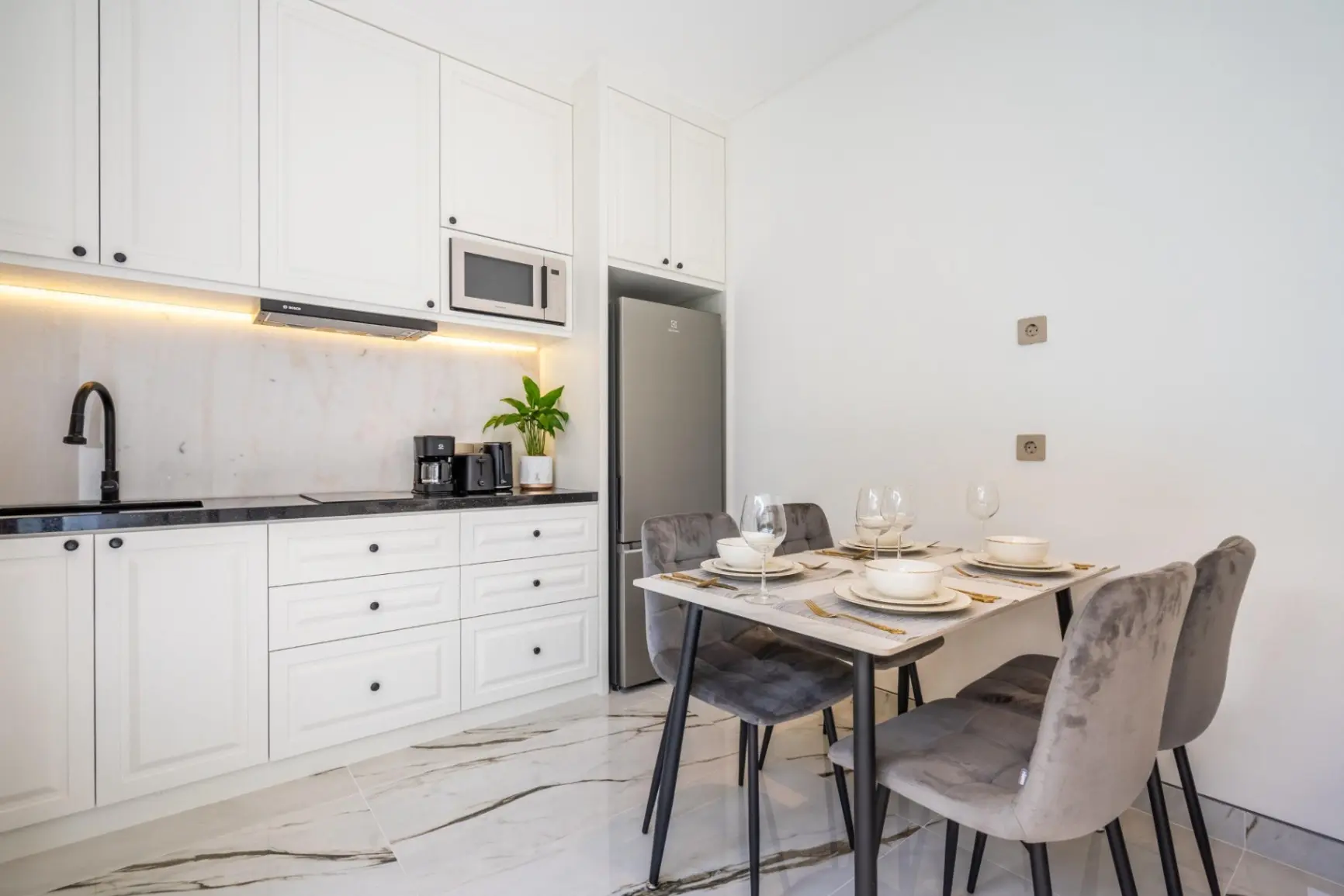 1BR Brand New Villa at jln Raya Canggu — image 1