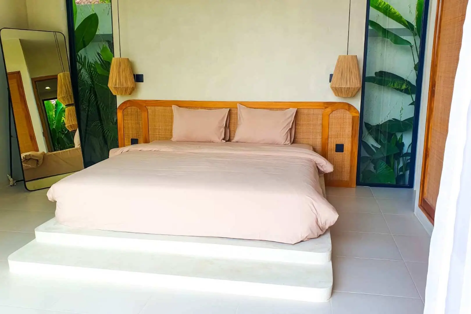 2BR Villa Spacious Garden - Near Beach — image 2