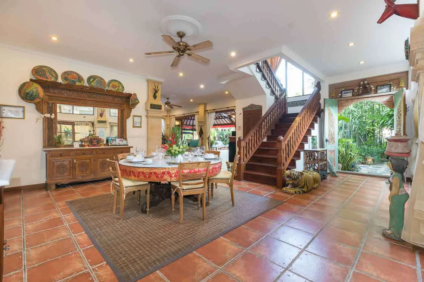 FREEHOLD - 4 Bedroom Villa Prime Location in Seminyak — image 2