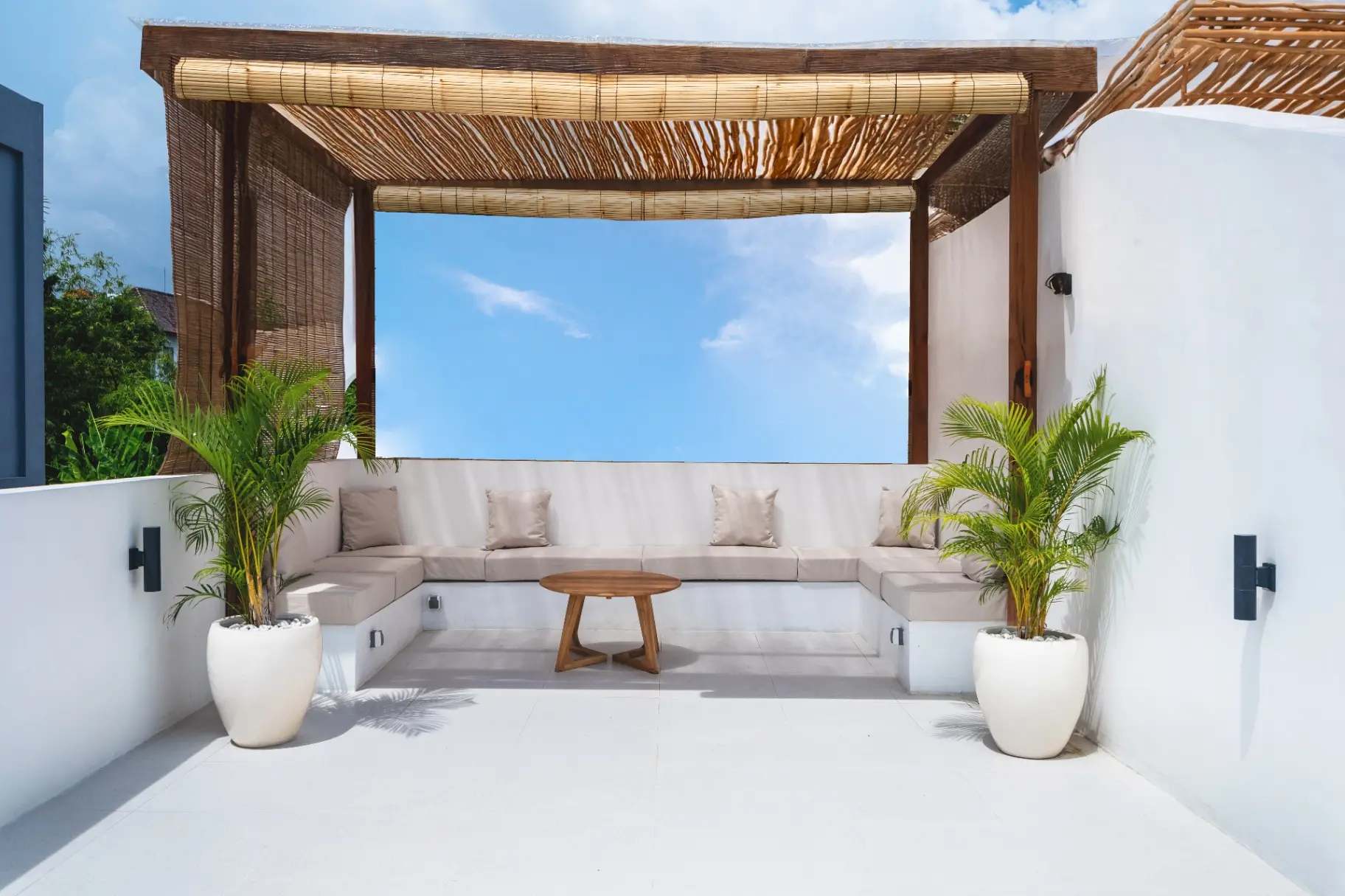 Ocean Castle Villa - 2 BR Villa with rooftop and home gym — image 3